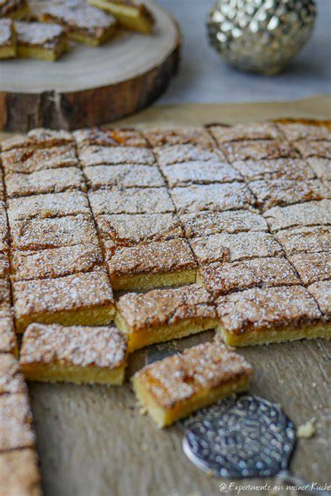 frisch gebackene Kakao Plätzchen auf Blech