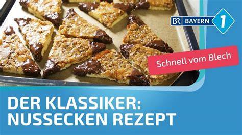 frisch gebackene Nussecken auf Backblech