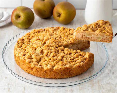 frisch gebackener Apfelkuchen mit Streuseln