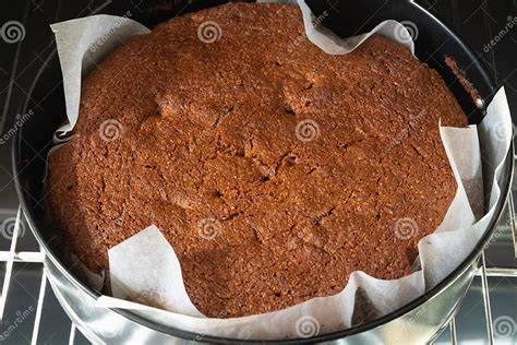 frisch gebackener Zucchini-Schoko-Kuchen auf Backblech