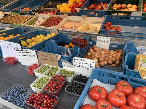 frische Aprikosen auf dem Wochenmarkt