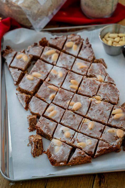 frische Elisenlebkuchen vom Blech