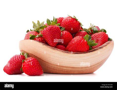 frische Erdbeeren in einer Holzschale