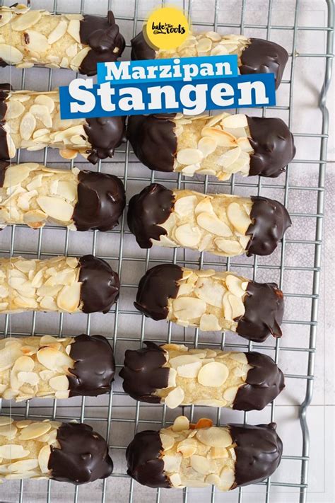 frische Nuss Marzipan Stangen auf Gitter