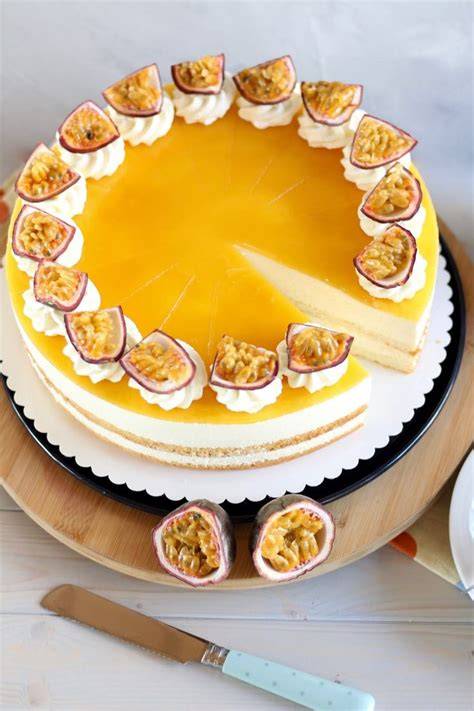 fruchtige Maracuja Sahnetorte im Semi-Naked Look