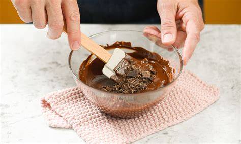 ganache-schale und geschmolzene kuvertüre