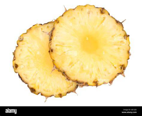 ganze Ananas und zugeschnittene Scheiben