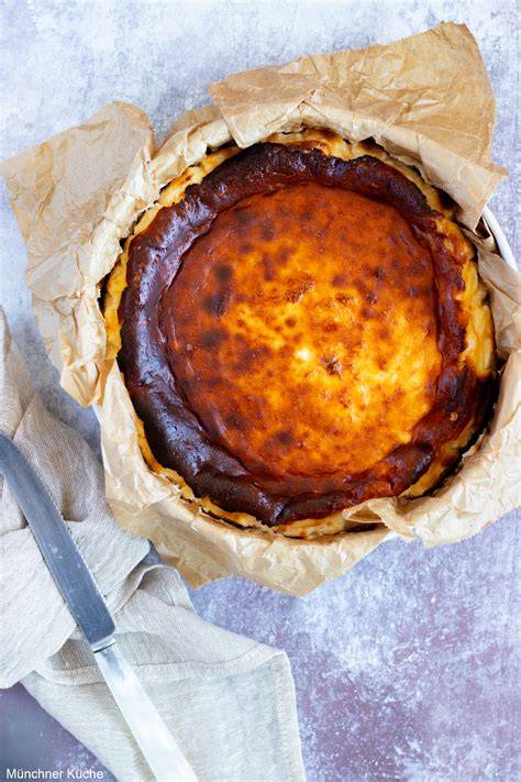 gebräunte oberfläche baskischer käsekuchen