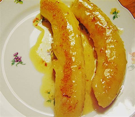 gebratene bananen in pfanne