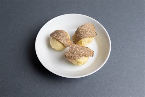 gehobelte Trüffelscheiben in Butter