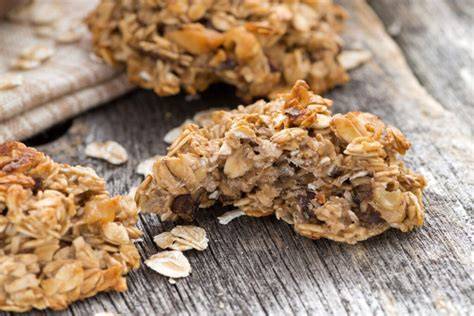 geröstete haferflocken vegan ohne zucker auf einem Blech