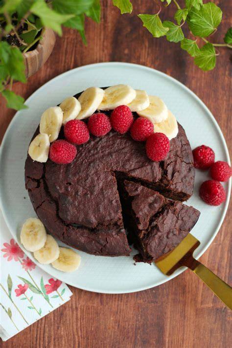 glutenfreier bananen schoko kuchen fertig angeschnitten