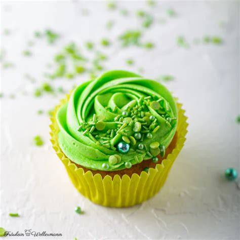 grüne Streusel auf Cupcakes