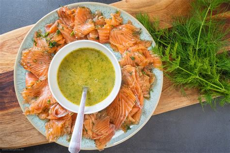 graved lachs mit brot und honig-senf-dill-sauce