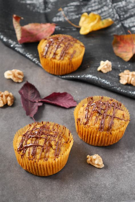 herbstliche Kürbis-Dekoration mit Muffins