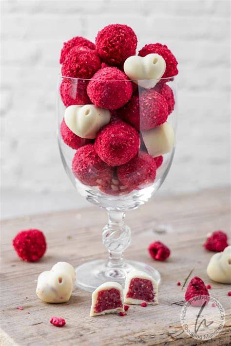himbeerpralinen-herzen-als-geschenk