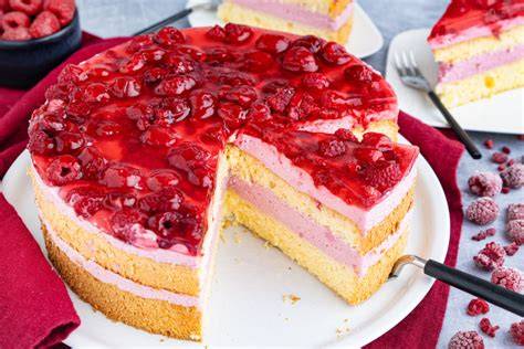 himbeertorte-creme-danach-schneiden