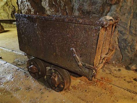 historische Darstellung Bergbau Förderwagen (Hunde) und Kalte Schnauze Kastenform