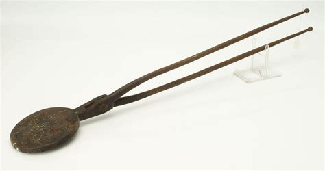 historisches Waffeleisen mit religiösen Ornamenten