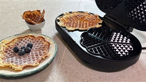 historisches und modernes Waffeleisen im Vergleich