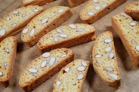 italienische Familie beim Backen von Cantuccini