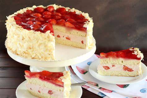 klassische Erdbeertorte wunderbar dekoriert