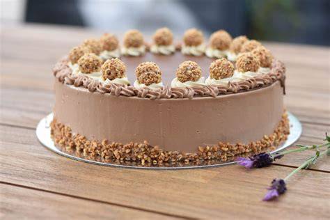 klassische Kuchen und Torten auf einer Kaffeetafel
