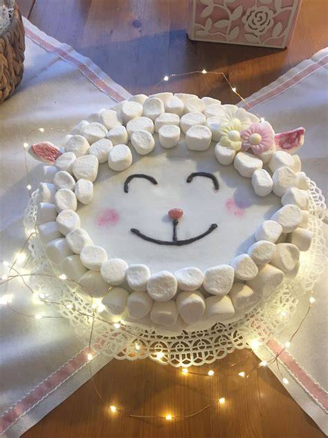 klassische Schaf-Torte mit Marshmallow-Deko