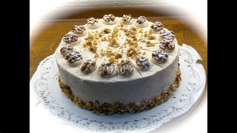 klassische Walnuss Buttercreme Torte