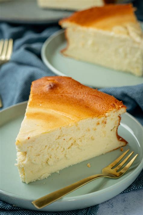 klassischer Käsekuchen ohne Boden im Anschnitt