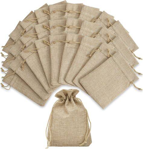 klein verpackte Schokostücke im Geschenkbeutel