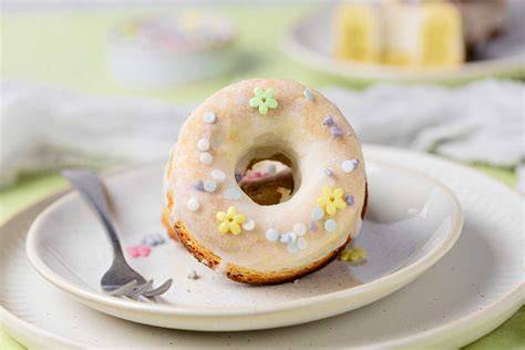 kleine Pistazienkuchen in Donutform