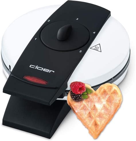 kleines weißes Cloer Waffeleisen auf der Arbeitsplatte