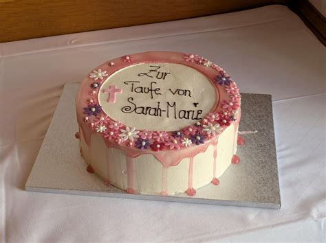 kreatives Zuckergitter auf Torte