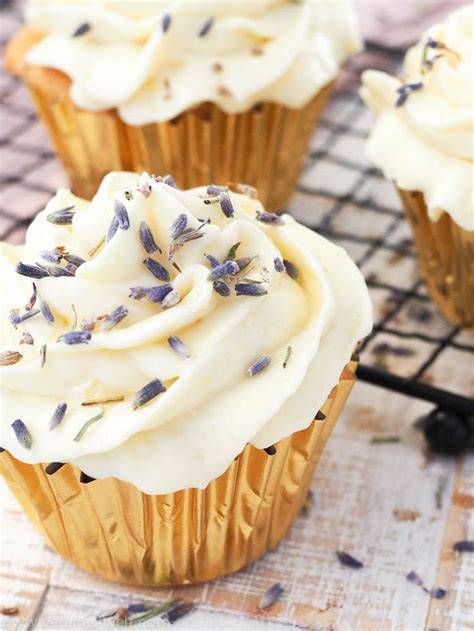 lavendel-cupcakes-mit-kandierten-blueten
