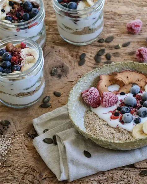 leichte Backzutaten: Vollkorn, Obst, fettarmer Joghurt