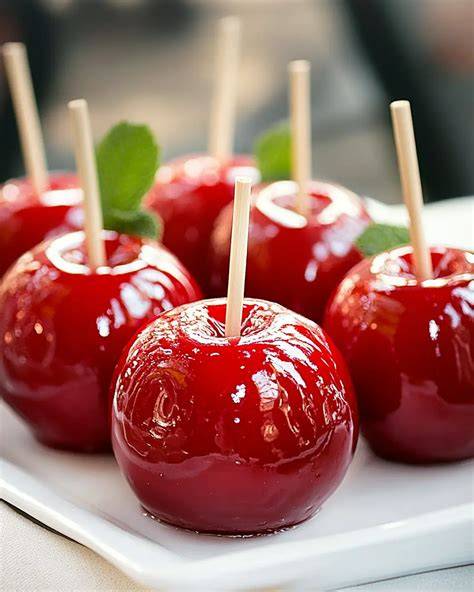 liebesaepfel mit zuckerperlen, appetitliche präsentation