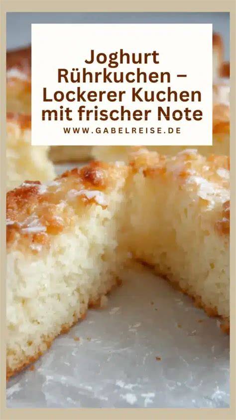 lockerer kuchen frisch gebacken auf gitter, scheiben, puderzucker