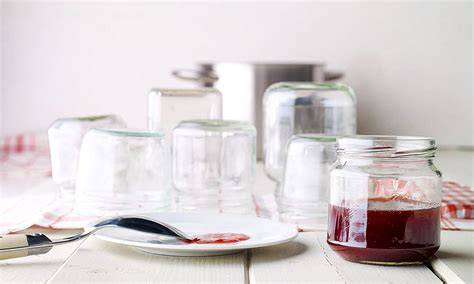 marmelade kochen und in gläser füllen