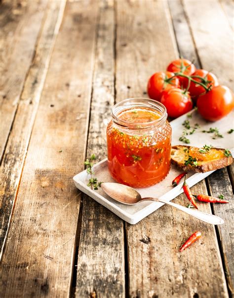 marmeladeglas mit zitronenthymian und chili