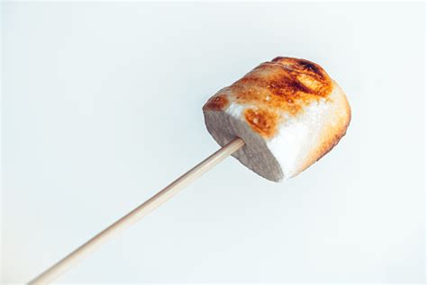 marshmallows auf spieß karamellisiert