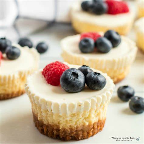 mini cheesecakes with berries
