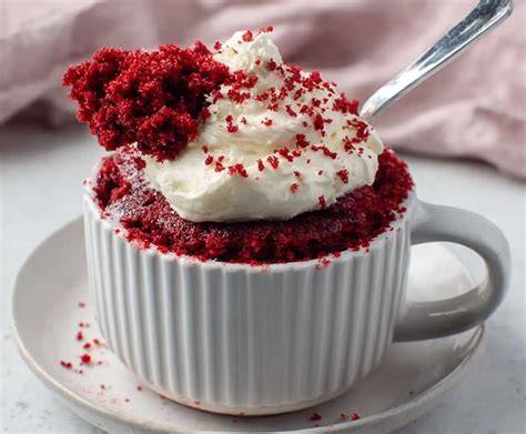 mosaik aus mikrowellenbechern: nutella mug cake, red velvet, oreo, bananenbrot