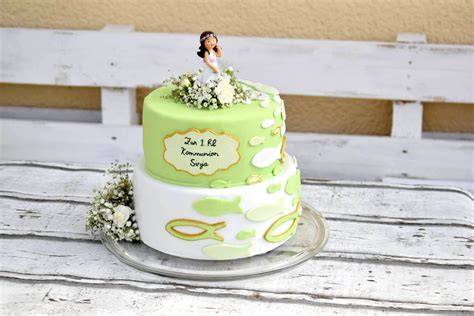 motivtorten first communion, torte mit fisch und kreuz aus fondant
