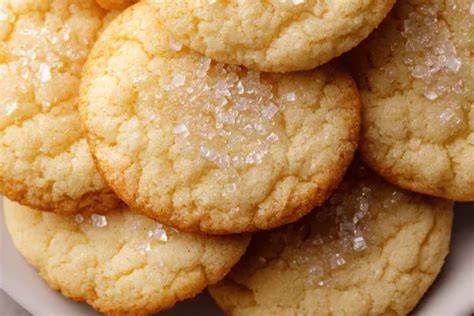 nahaufnahme von zuckerplätzchen mit knuspriger zuckerschicht