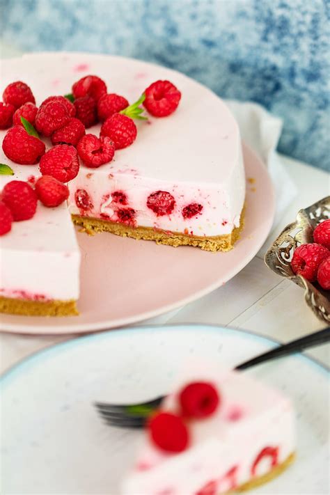 no-bake vegane Torte mit Himbeeren und Granatapfel