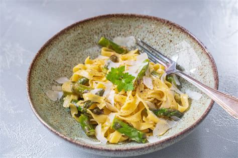 pasta-mit-grünem-spargel-und-trüffelöl