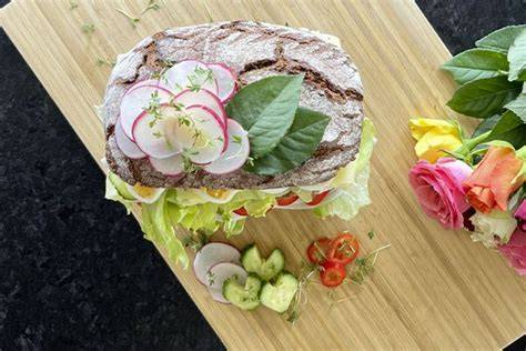 pikante brottorte mit gemüse und schinken