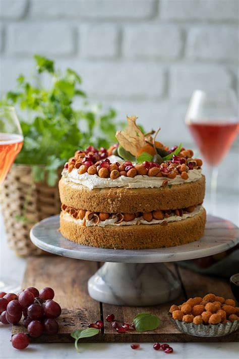 pikante torte auf festtafel