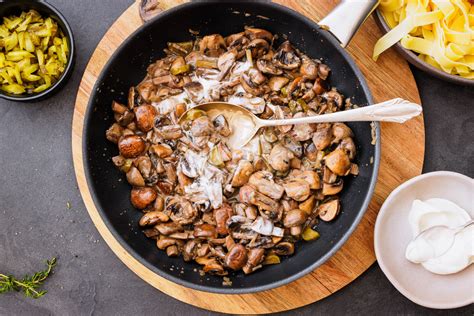 pilz_stroganoff_in_pfanne.jpg